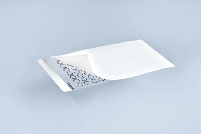 Sealing film for plates, Vinyl
with pre-pierced zone, 100 pcs.
2 end tabs, alp